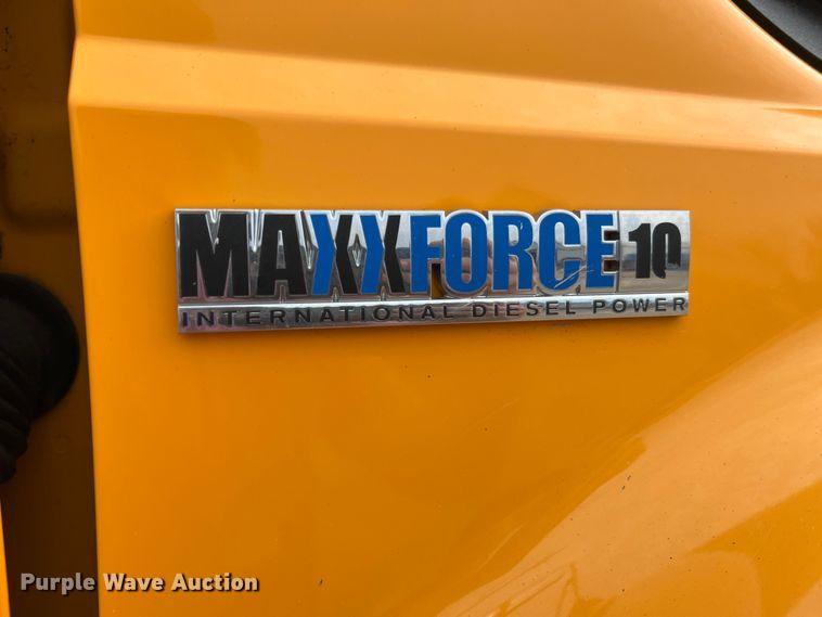 image for item MM9205 2009 International WorkStar 7500  truck cab and chassis