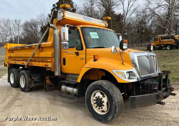 image for item MM9206 2007 International 7400  dump truck