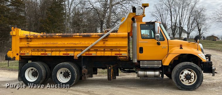 image for item MM9206 2007 International 7400  dump truck