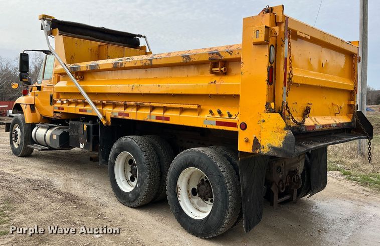 image for item MM9206 2007 International 7400  dump truck