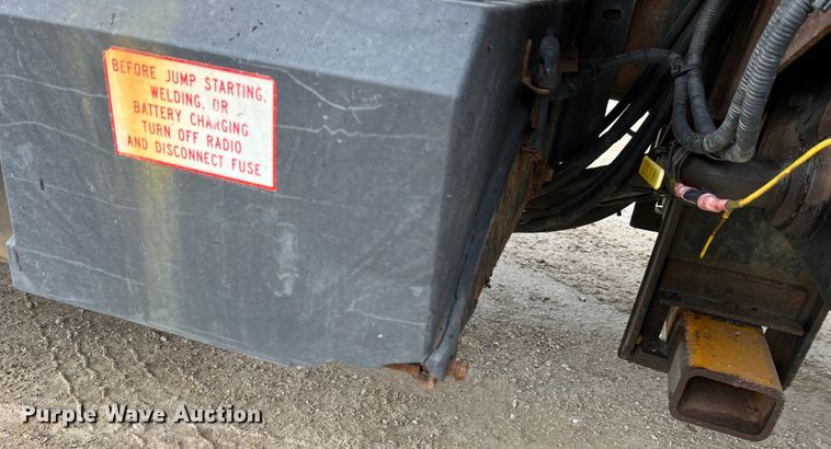 image for item MM9206 2007 International 7400  dump truck