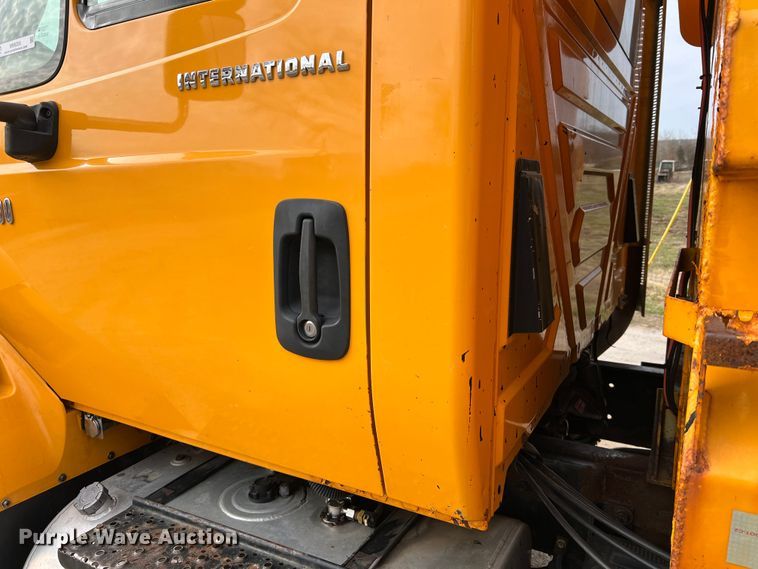 image for item MM9206 2007 International 7400  dump truck