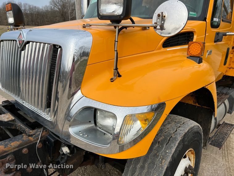 image for item MM9206 2007 International 7400  dump truck