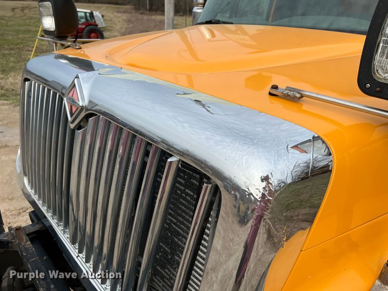 image for item MM9206 2007 International 7400  dump truck