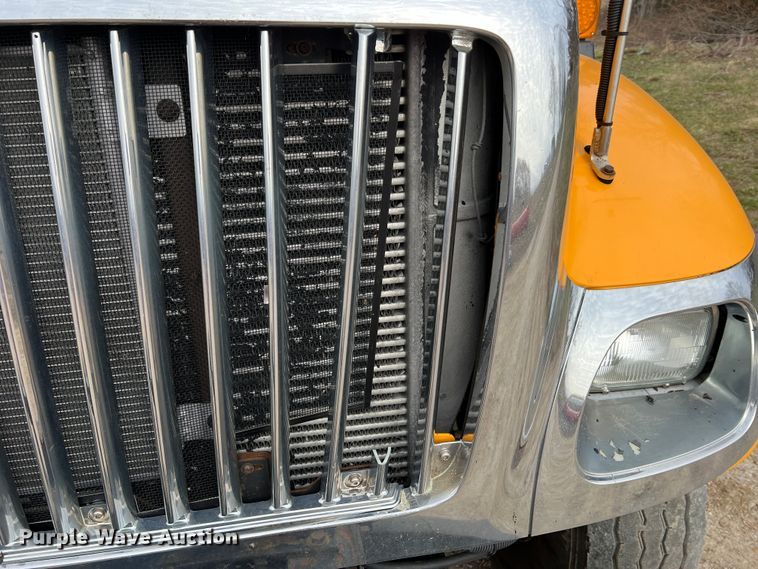 image for item MM9206 2007 International 7400  dump truck