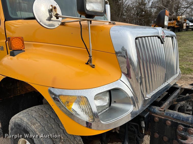 image for item MM9206 2007 International 7400  dump truck