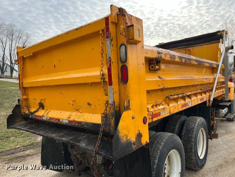 image for item MM9206 2007 International 7400  dump truck