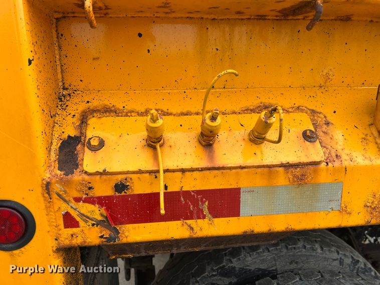 image for item MM9206 2007 International 7400  dump truck