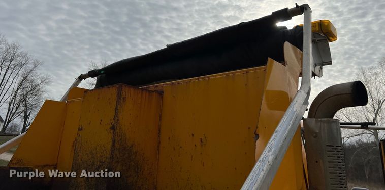 image for item MM9206 2007 International 7400  dump truck