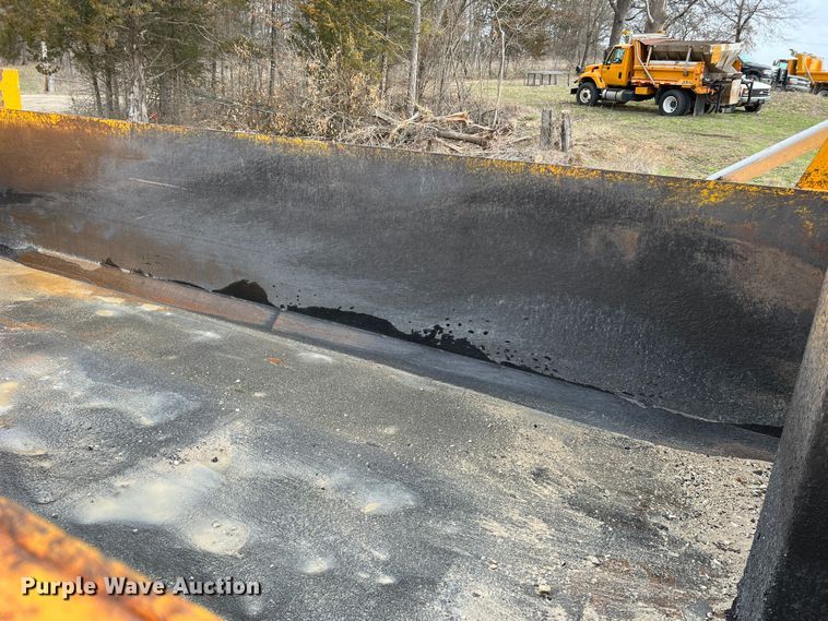 image for item MM9206 2007 International 7400  dump truck