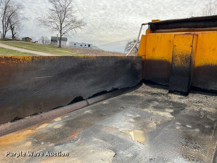 image for item MM9206 2007 International 7400  dump truck