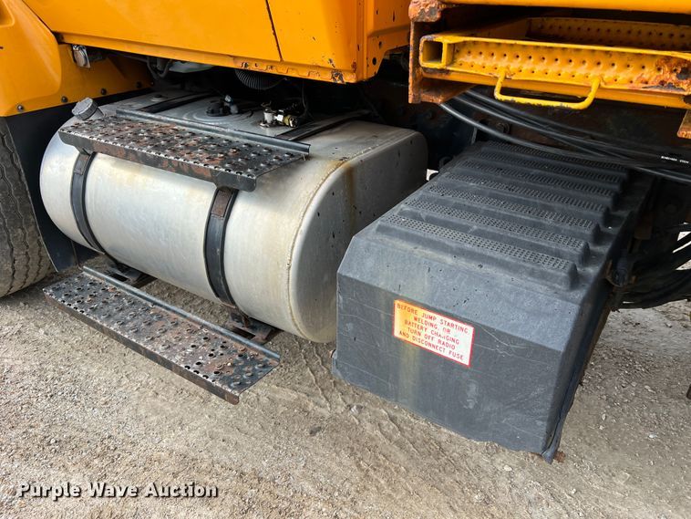 image for item MM9206 2007 International 7400  dump truck