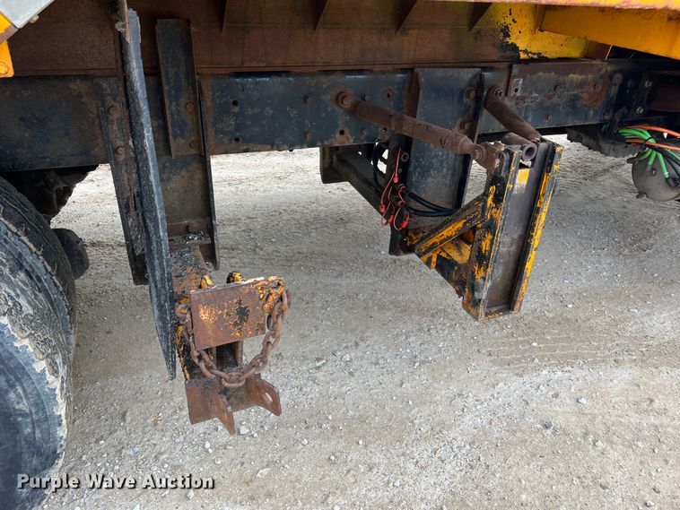 image for item MM9206 2007 International 7400  dump truck