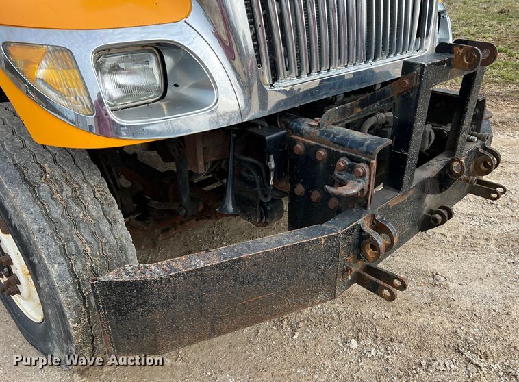 image for item MM9206 2007 International 7400  dump truck