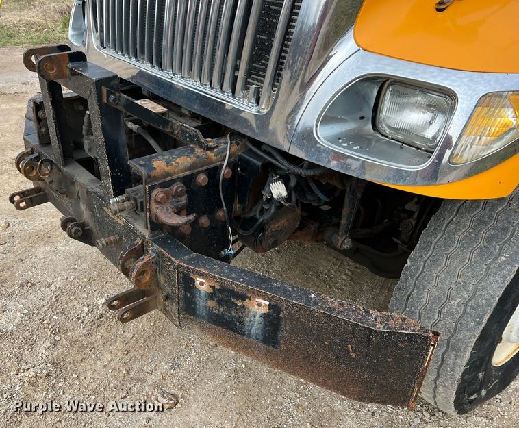 image for item MM9206 2007 International 7400  dump truck