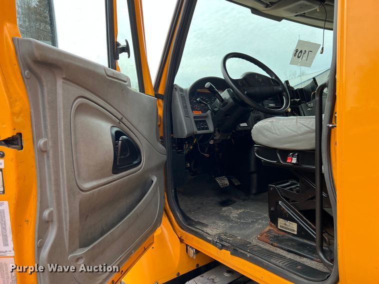 image for item MM9206 2007 International 7400  dump truck