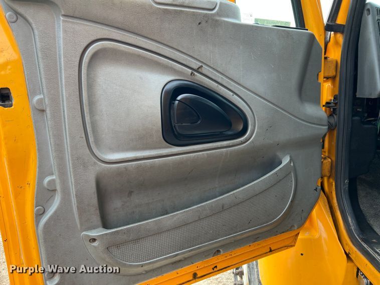 image for item MM9206 2007 International 7400  dump truck