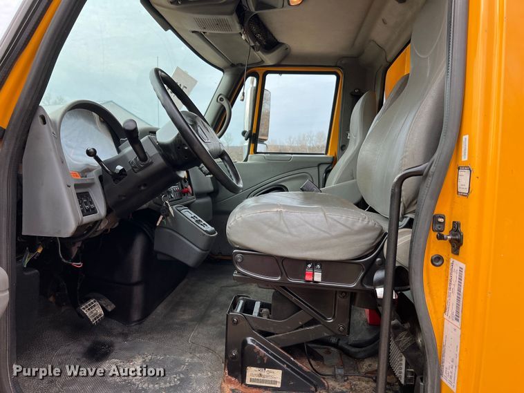 image for item MM9206 2007 International 7400  dump truck