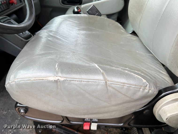 image for item MM9206 2007 International 7400  dump truck