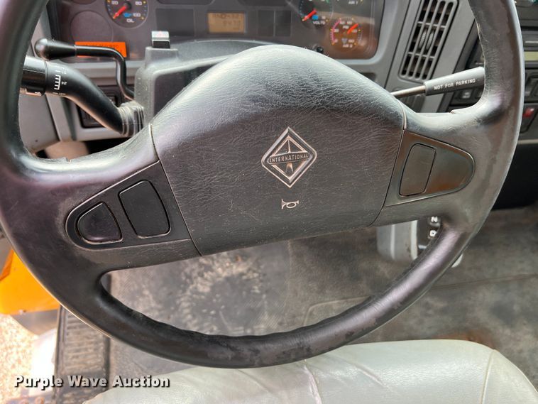 image for item MM9206 2007 International 7400  dump truck