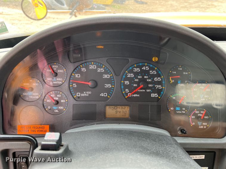 image for item MM9206 2007 International 7400  dump truck