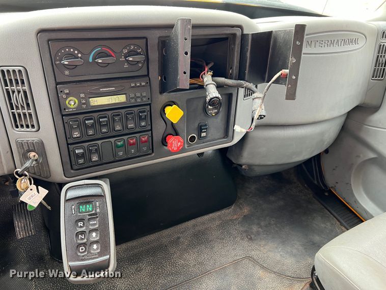 image for item MM9206 2007 International 7400  dump truck