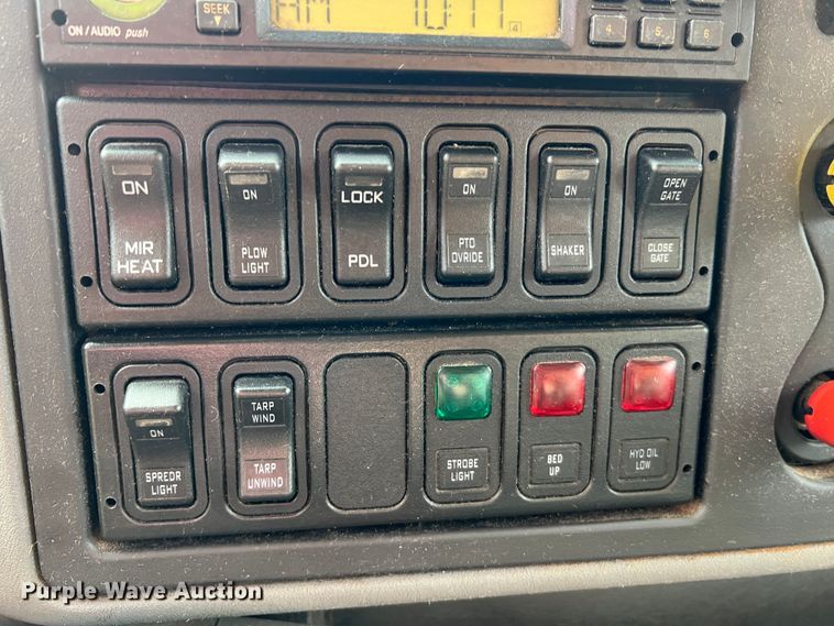 image for item MM9206 2007 International 7400  dump truck