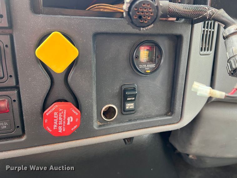 image for item MM9206 2007 International 7400  dump truck