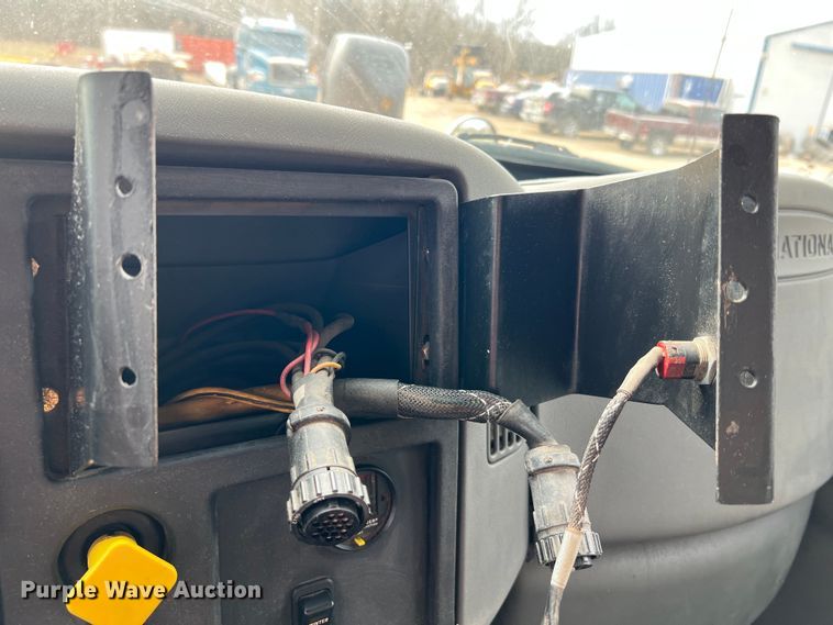 image for item MM9206 2007 International 7400  dump truck