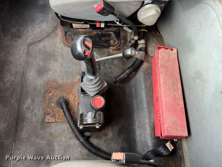 image for item MM9206 2007 International 7400  dump truck