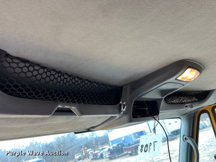 image for item MM9206 2007 International 7400  dump truck