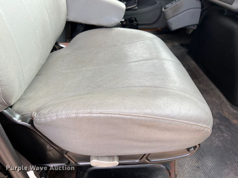 image for item MM9206 2007 International 7400  dump truck