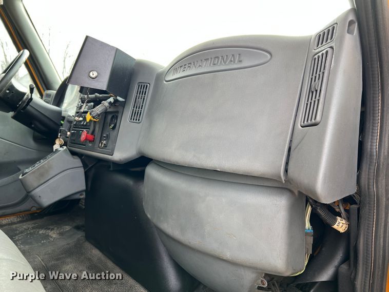 image for item MM9206 2007 International 7400  dump truck