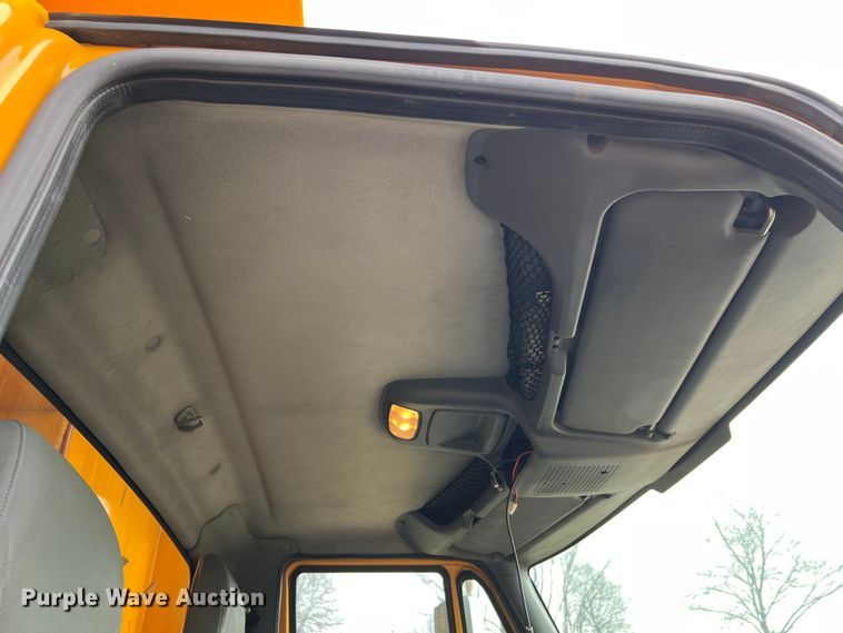 image for item MM9206 2007 International 7400  dump truck