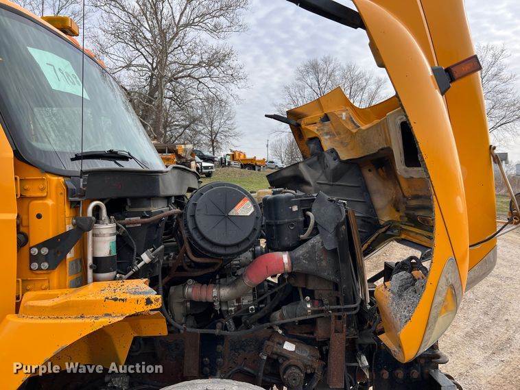 image for item MM9206 2007 International 7400  dump truck