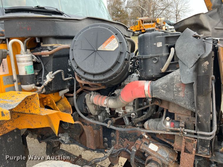 image for item MM9206 2007 International 7400  dump truck