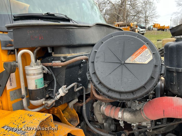 image for item MM9206 2007 International 7400  dump truck