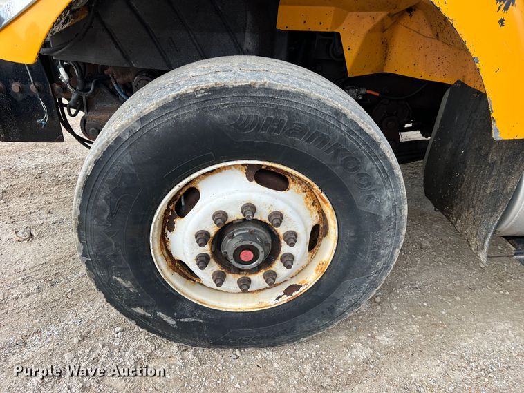 image for item MM9206 2007 International 7400  dump truck