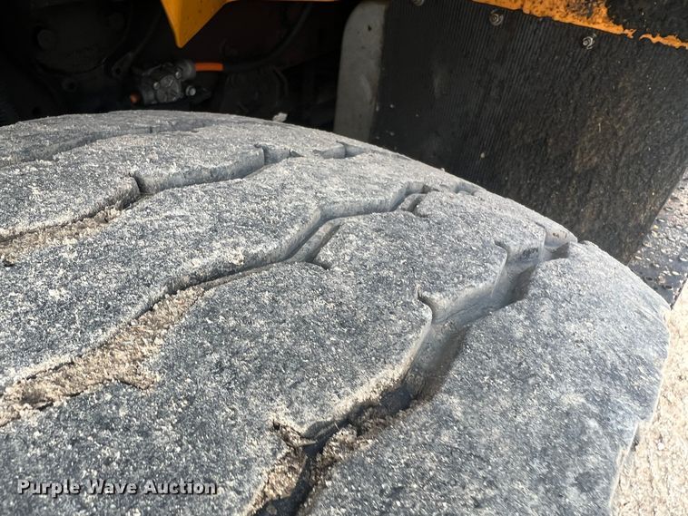 image for item MM9206 2007 International 7400  dump truck