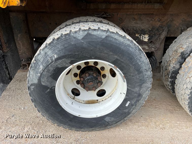 image for item MM9206 2007 International 7400  dump truck