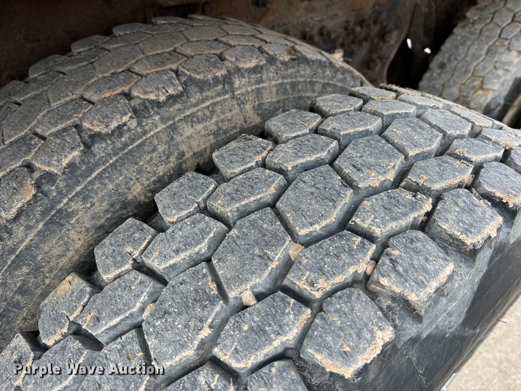 image for item MM9206 2007 International 7400  dump truck