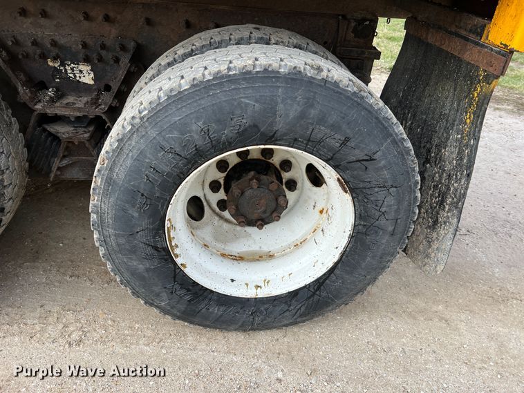 image for item MM9206 2007 International 7400  dump truck