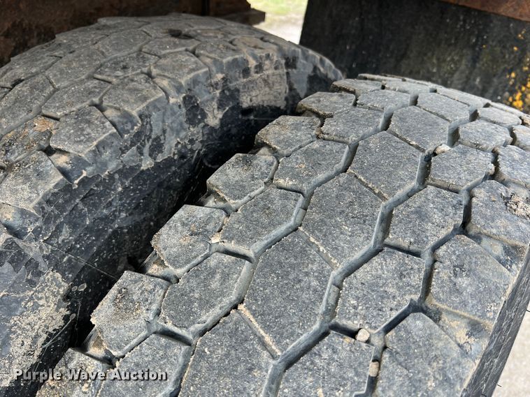 image for item MM9206 2007 International 7400  dump truck