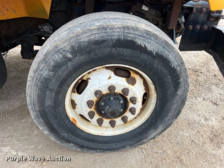 image for item MM9206 2007 International 7400  dump truck