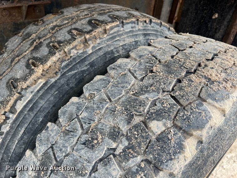 image for item MM9206 2007 International 7400  dump truck