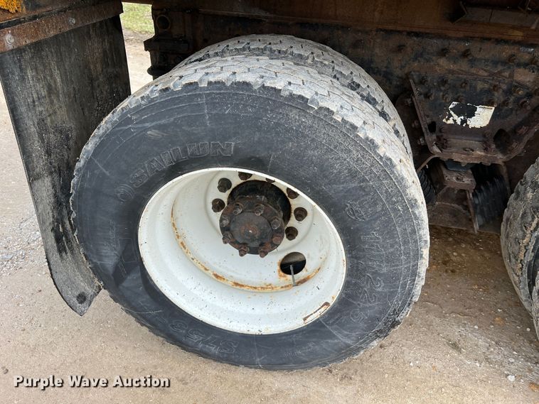 image for item MM9206 2007 International 7400  dump truck