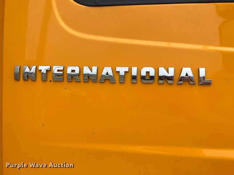 image for item MM9206 2007 International 7400  dump truck