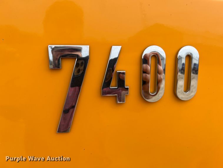 image for item MM9206 2007 International 7400  dump truck