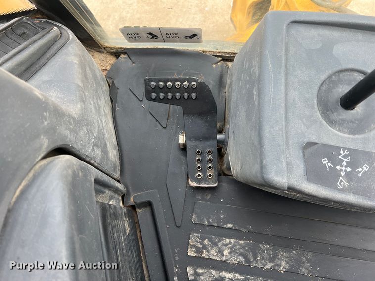 image for item MM9208 2005 John Deere 410G  backhoe