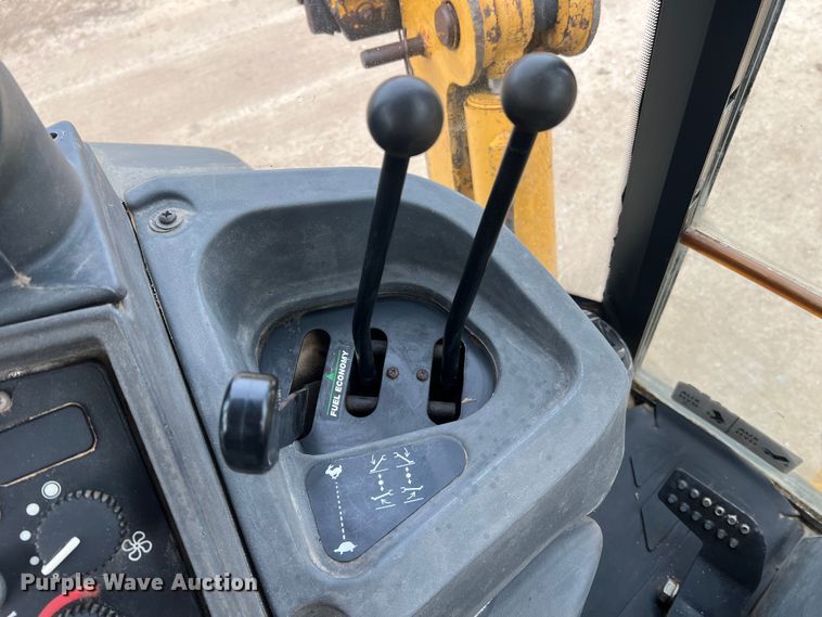 image for item MM9208 2005 John Deere 410G  backhoe